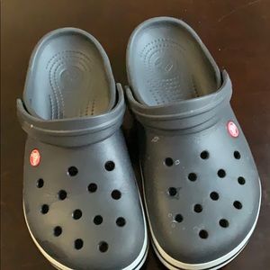 Black & white Crocs M8 W10